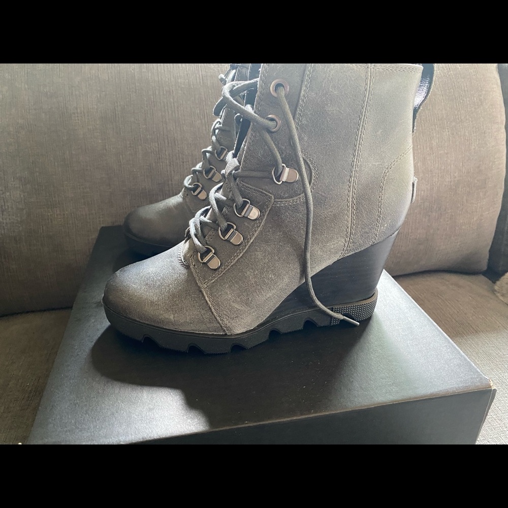 Sorels - Joan uptown lace up’s